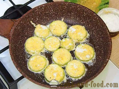 Ett enkelt recept för stekt zucchini i pannan