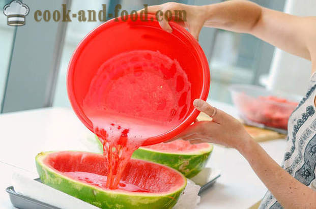 Vattenmelon gelé i sitt skal