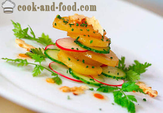 Grönsaks potatissallad med gurka och rädisor recept
