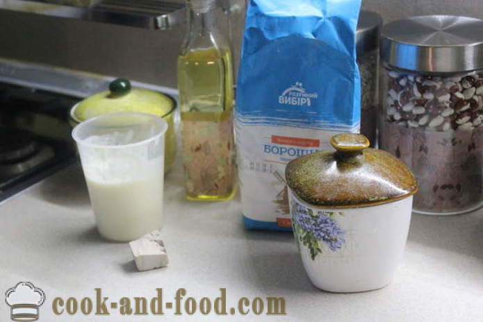 Grisar i filtar på yoghurt och jäst - hur man lagar korv i bakverk i ugnen, med en steg för steg recept foton