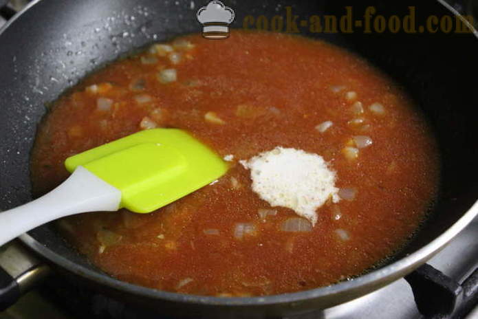 Spaghetti med tonfisk på burk i tomat-gräddsås - både läckra att laga spagetti, ett steg för steg recept foton