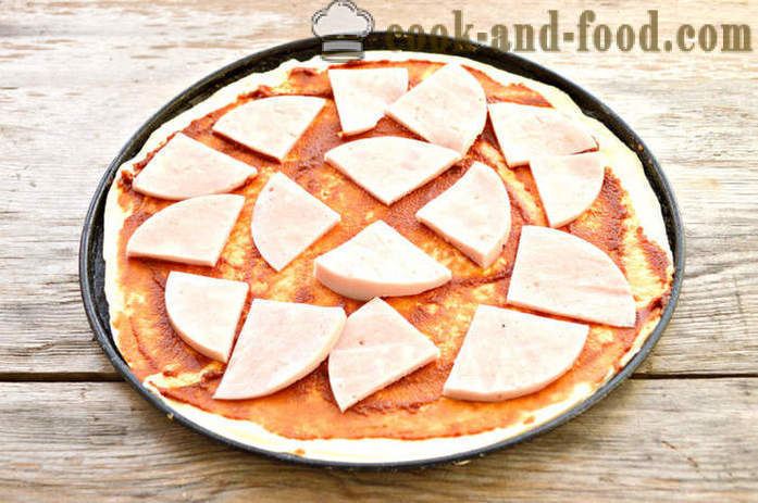 Hemlagad pizza med korv från osyrat deg - hur man bakar en pizza smördeg, med en steg för steg recept foton