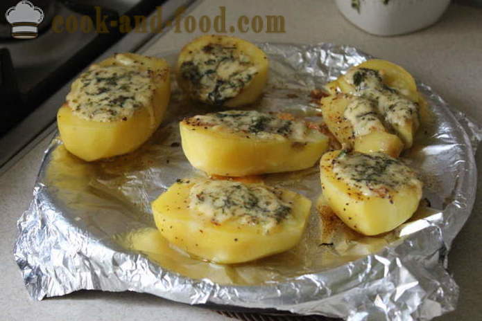Bakad potatis med ost - så läckra att koka potatisen i ugnen, med en steg för steg recept foton