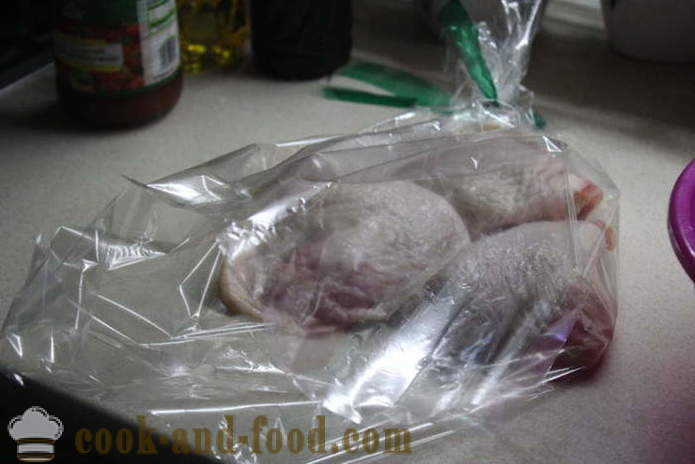 Kyckling lår bakas i fodralet - som en läcker bakade kyckling lår i ugnen i sojasås, ett steg för steg recept foton