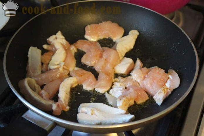 Läcker Beef Stroganoff av kycklingbröst med gräddfil och senap - hur man gör nötkött stroganoff från kyckling med mjöl, en steg för steg recept foton