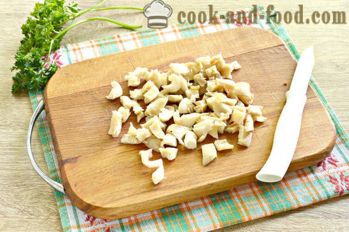 Potatis med svamp i gräddfil - hur man lagar svamp med potatis och gräddfil i en kastrull med en steg för steg recept foton