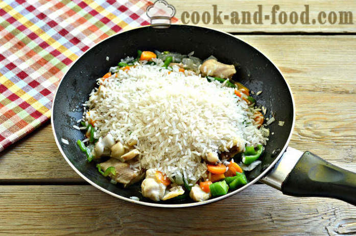 Ris med grönsaker och kyckling - både läckra kyckling koka ris i en stekpanna, en steg för steg recept foton