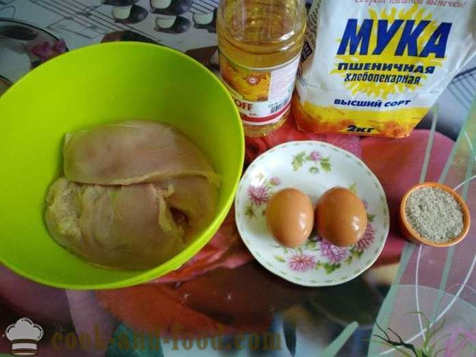 Läckra kyckling kotletter i en stekpanna - både läckra kock kotletter kycklingbröst i smeten, med en steg för steg recept foton