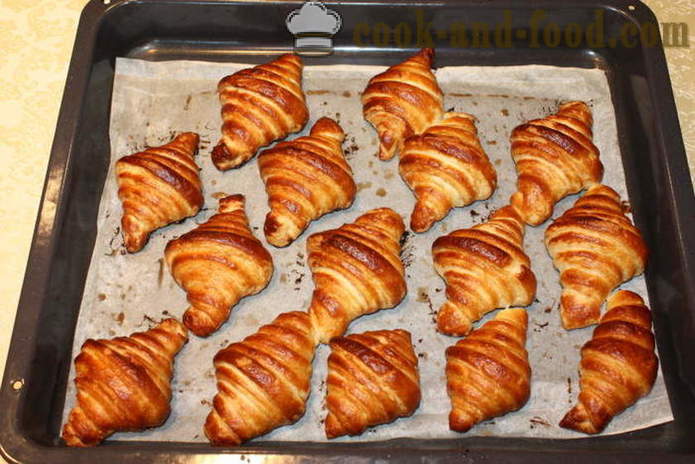 Franska croissanter utan fyllning - hur man gör croissanter flagnande jäst deg, en steg för steg recept foton