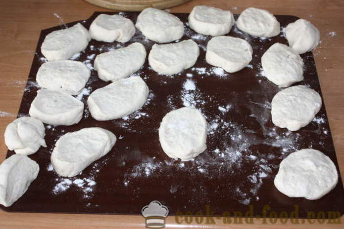 Lush munkar på jäst fyllda med ost - hur man gör donuts med fyllning, en steg för steg recept foton