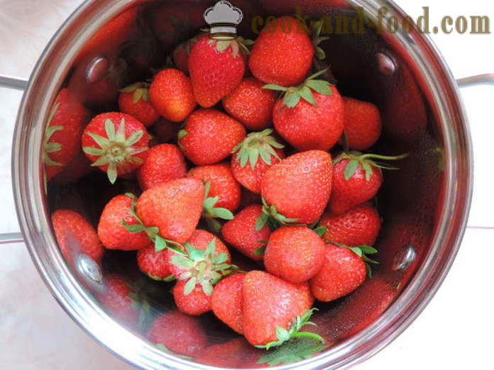 Smördeg med jordgubbar i ugnen - hur man bakar shortbread fylld med jordgubbar, en steg för steg recept foton