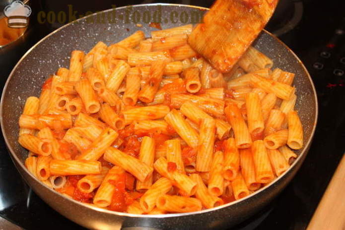 Italienska ziti skålen - som pasta baka i ugnen med ost, tomat och skinka, ett steg för steg recept foton
