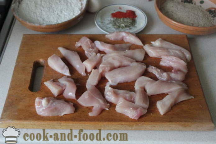 Nuggets av kycklingfilé panerad och stekt i en kastrull - hur man gör chicken nuggets från huset, steg för steg recept foton