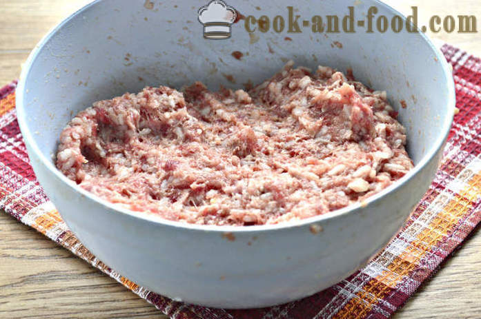 Köttbullar av köttfärs med ris i en stekpanna - hur man lagar köttbullar från köttfärs och sås, med en steg för steg recept foton