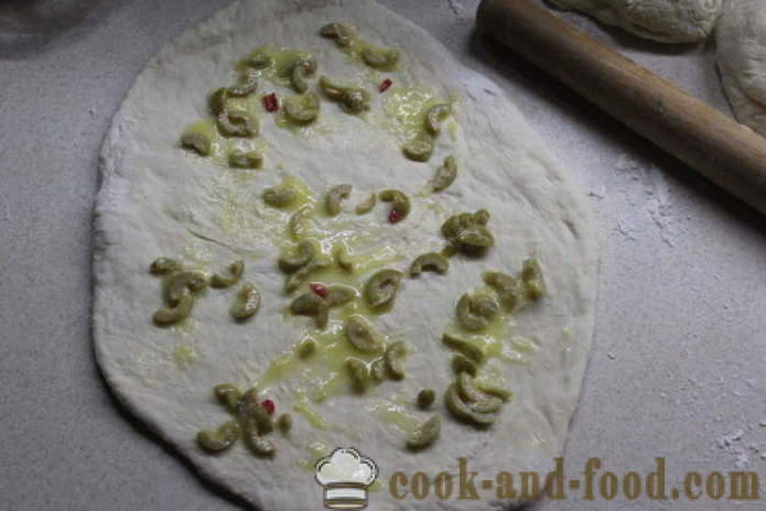 Bakad jäst bröd med oliver och paprika - hur man bakar italienska bröd i ugnen, med en steg för steg recept foton