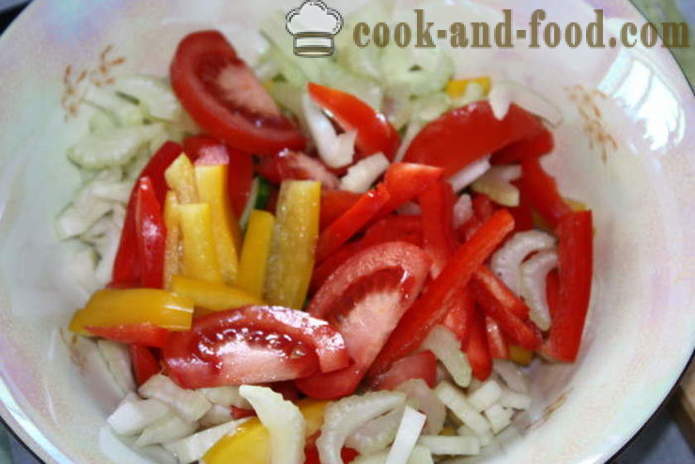 Sallad med grönsaker och mozzarella - Hur man gör en sallad med grönsaker och ost, med en steg för steg recept foton