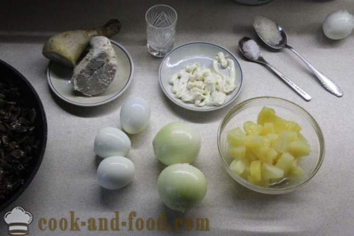 Layered sallad med svamp, bröst och ananas - Hur man gör ananas sallad med kyckling, en steg för steg recept foton