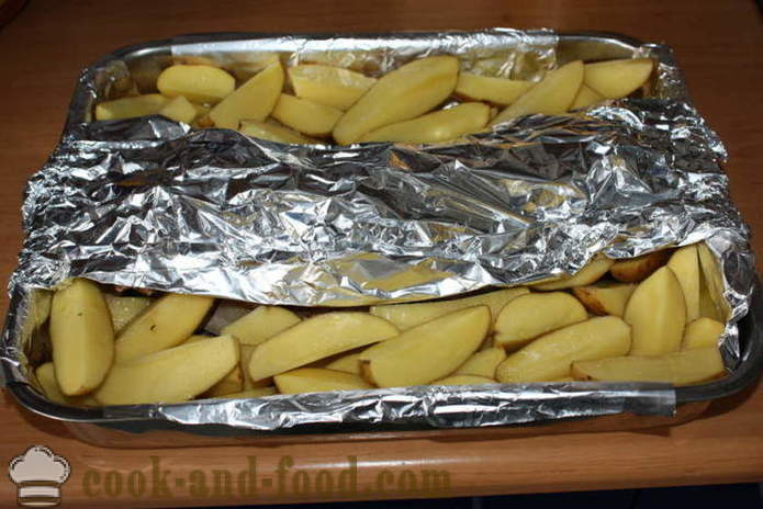 Bakad fläsk revben med potatis i ugnen - som bakad potatis med bacon, en steg för steg recept foton