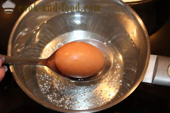 Ägg pocherad i vatten - hur man lagar en portion ägg hemma, steg för steg recept foton