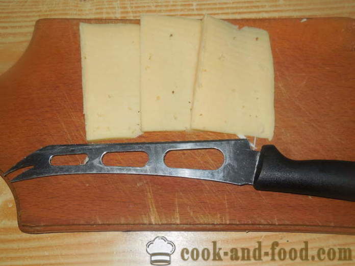 Varma smörgåsar med ost och krabba pinnar - Hur man gör varma smörgåsar i ugnen, med en steg för steg recept foton