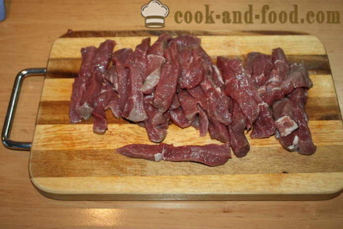 Meat Biff Stroganoff med grönsaker vin och - ett steg för steg recept med bilder hur man lagar nötkött stroganoff med sås