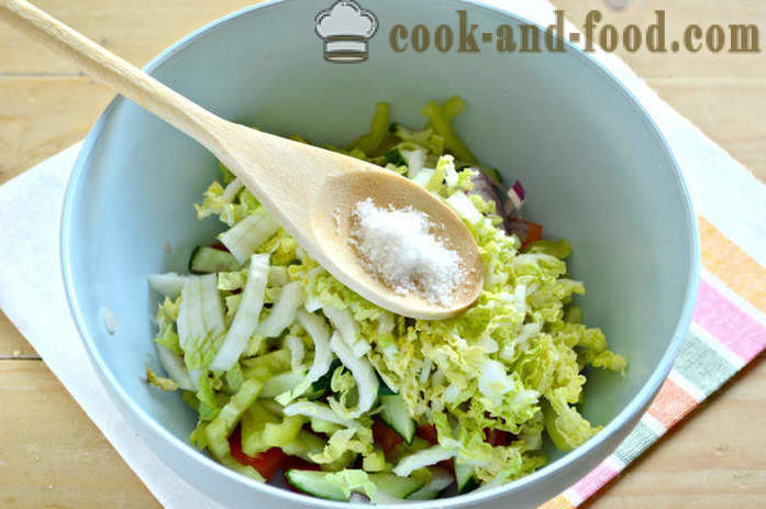 Läcker sallad med kinakål och grönsaker - hur man gör en sallad på kinakål, tomater och gurkor, med en steg för steg recept foton