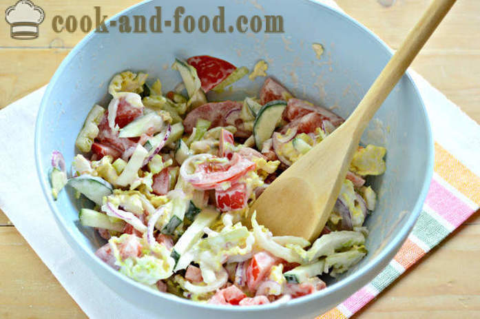 Läcker sallad med kinakål och grönsaker - hur man gör en sallad på kinakål, tomater och gurkor, med en steg för steg recept foton