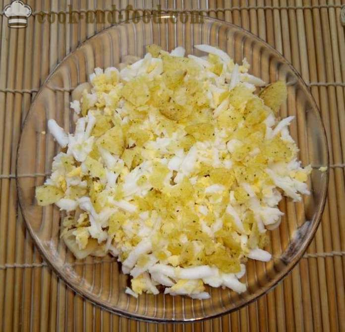 Enkel sallad och chips - hur man gör en skiktad sallad med skinka, svamp och chips, en steg för steg recept foton