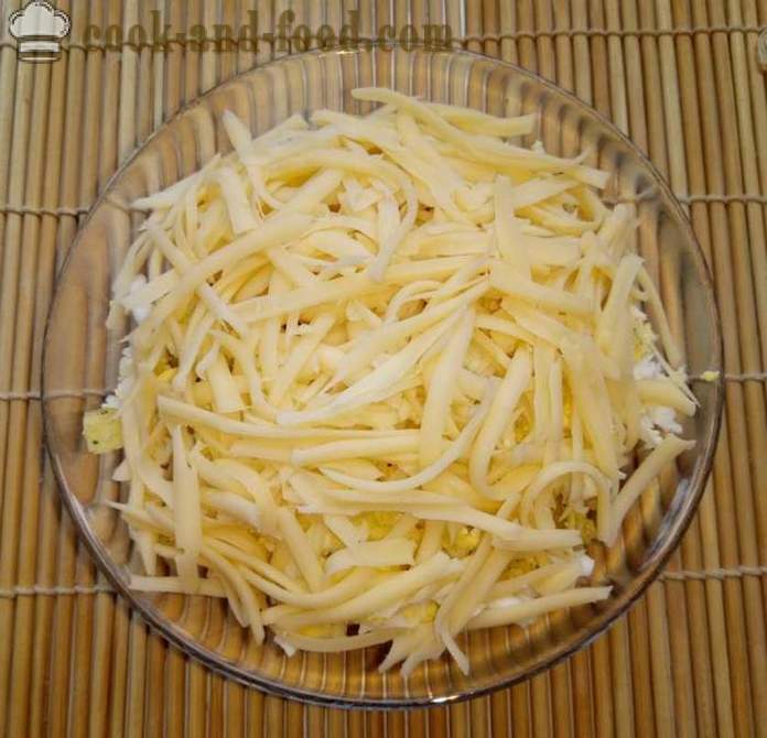 Enkel sallad och chips - hur man gör en skiktad sallad med skinka, svamp och chips, en steg för steg recept foton