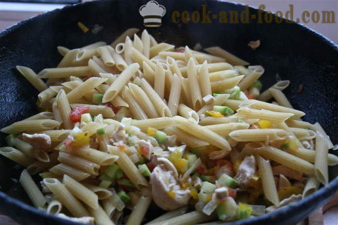 Italiensk hemlagad pasta med kyckling, grönsaker och ost - hur man lagar italiensk pasta hemma, steg för steg recept foton