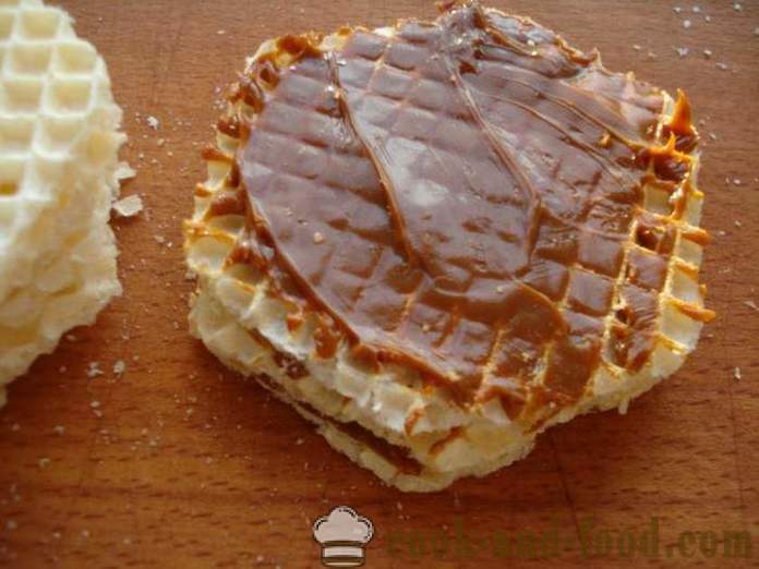 Hembakade kakor från wafers med kondenserad mjölk och fikon - hur man gör våfflor med kondenserad mjölk utan bakning, steg för steg recept foton