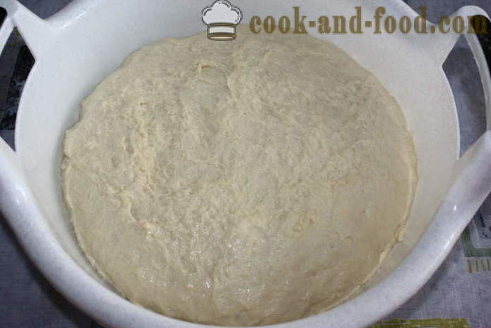 Påsk tårta med mandel och russin, mjölk - hur man bakar en kaka i ugnen, med en steg för steg recept foton
