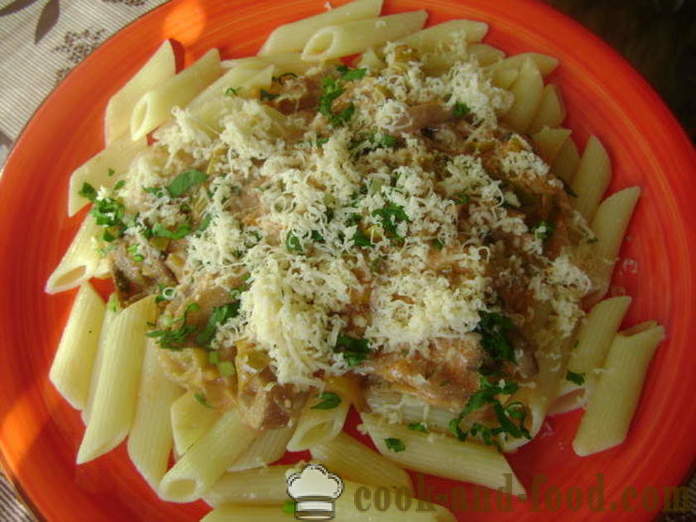 Pasta i gräddsås med champinjoner, purjolök och tomat - hur man lagar svamp med pasta välsmakande, med en steg för steg recept foton