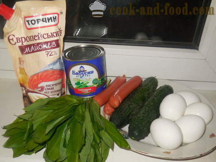 Spring sallad med ramslök med ägg, gurka och paprika - hur man lagar ordentligt sallad på färsk vitlök, ett steg för steg recept foton