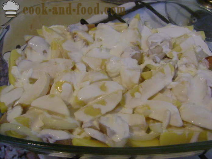 Potatis bakad i ugnen med svamp och gräddfil - hur läckra bakade potatis i ugnen, med en steg för steg recept foton