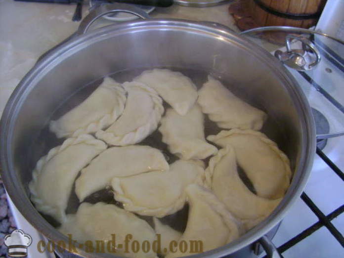Meatless dumplings med potatis och svamp - hur man lagar dumplings med potatis och svamp, en steg för steg recept foton