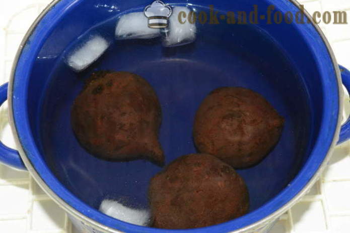 Läckra kokt rödbetor för sallad eller sallad i en pott - hur man lagar rödbetor hela steg för steg recept foton