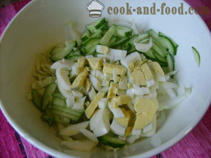 Sallad med kinakål, gurka, ägg och grön lök - hur man lagar en läcker sallad på kinakål, ett steg för steg recept foton
