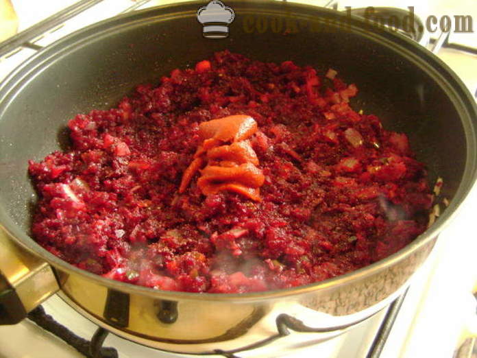 Läcker kaviar från rödbetor med lök och gurka - hur man koka ägg med rödbetor i en kastrull med en steg för steg recept foton