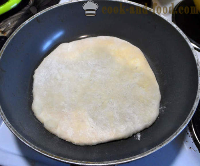 Khachapuri i Imereti ost - hur man gör tortillas med ost i en stekpanna, en steg för steg recept foton