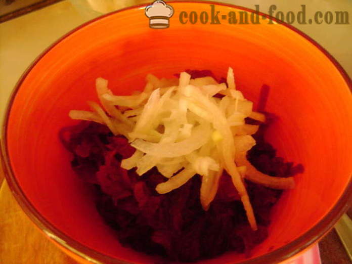 Rödbeta sallad utan majonnäs, vitlök och lök - hur man förbereder en sallad på rödbetor, en steg för steg recept foton