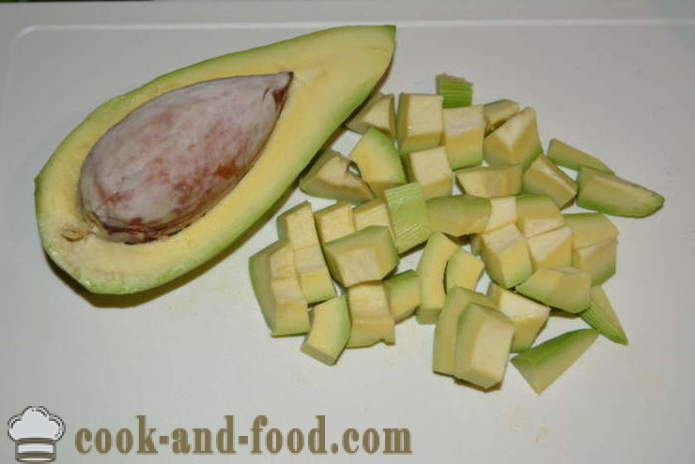 En läcker sallad med avokado och kycklingbröst - hur man förbereder en sallad med avokado och kyckling, med en steg för steg recept foton