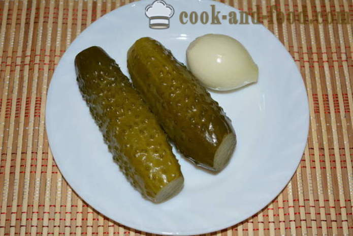 Sallad på inlagd gurka och lök Luka- hur man gör en sallad av pickles och lök, med en steg för steg recept foton