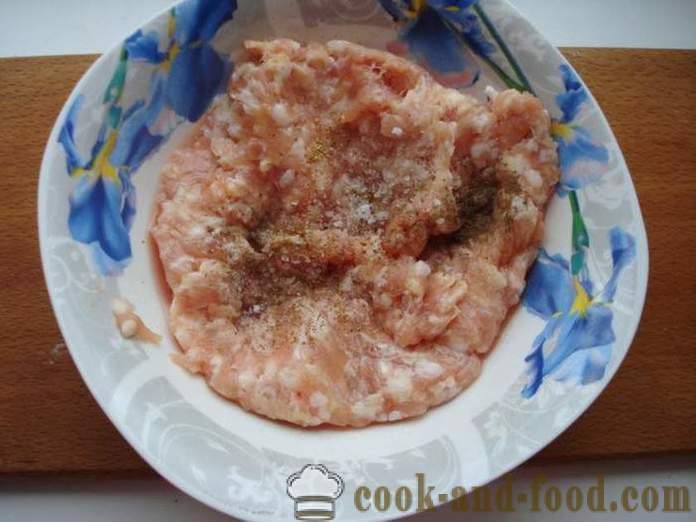 Välsmakande kött fyllning i pajer, Chiburekker, smördeg - Hur man gör en köttfyllning saftigt recept poshagovіy med ett foto
