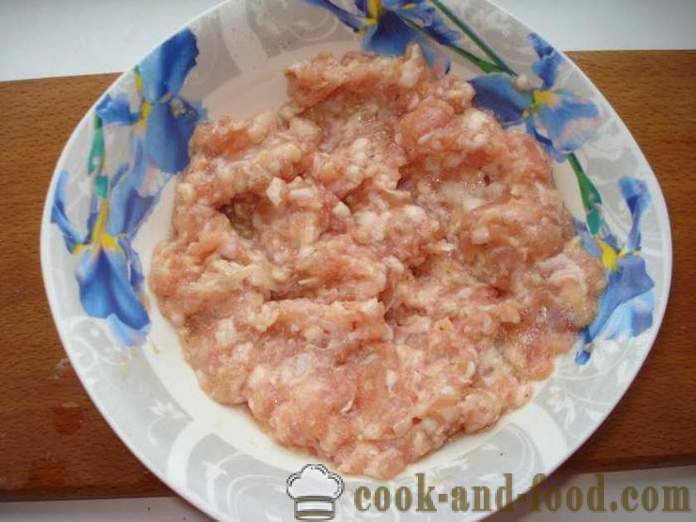Välsmakande kött fyllning i pajer, Chiburekker, smördeg - Hur man gör en köttfyllning saftigt recept poshagovіy med ett foto