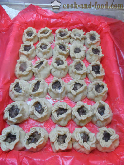 Hur man lagar dumplings i multivarka eller mantovarke ett par steg, receptet med ett foto