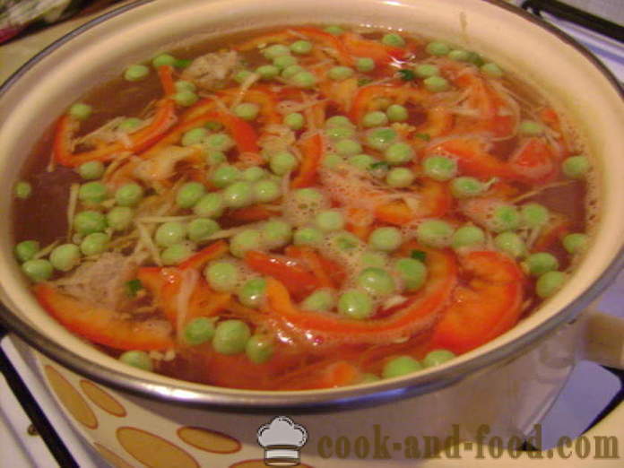 Grönsakssoppa med köttbullar och nudlar - hur man lagar soppan med köttbullar och nudlar, med en steg för steg recept foton