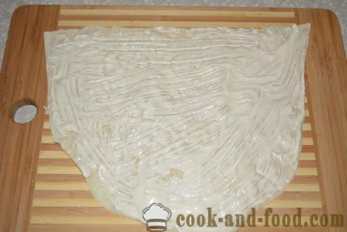 En enkel rulle pitabröd med skarpsill, ost och ägg - hur man lagar en limpa pitabröd med skarpsill, en steg för steg recept foton