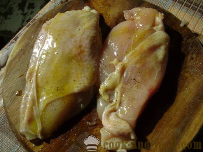 Kycklingbröst med vapens omelett i en kastrull - Hur man laga kycklingbröst i en päls för middag, med en steg för steg recept foton