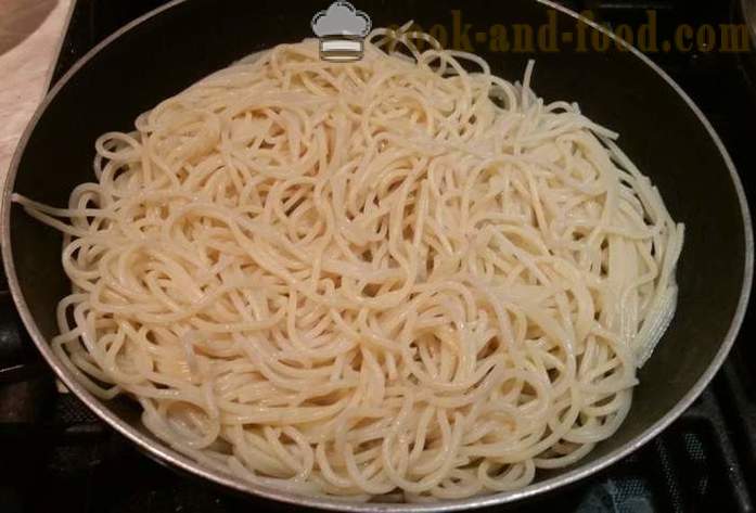 Hur laga spagetti i pannan - ett steg för steg recept foton